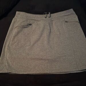 Light gray knit skirt by Tangerine